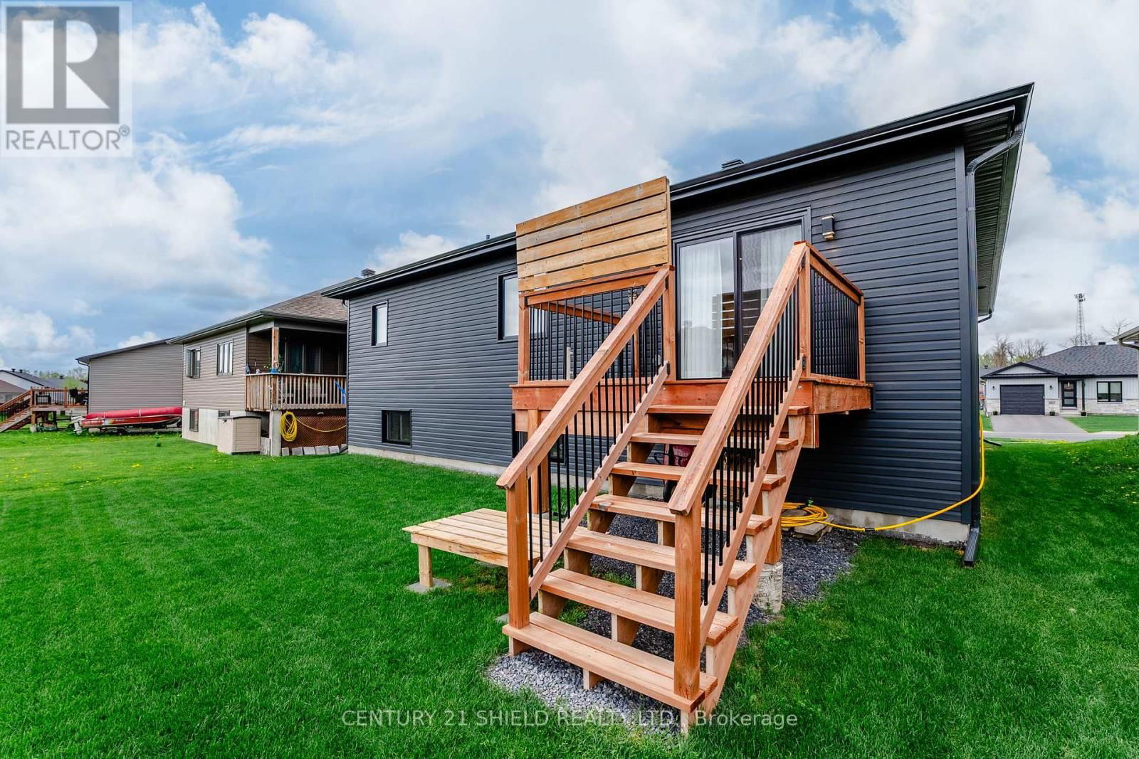 256 GILLIS AVENUE Image 13