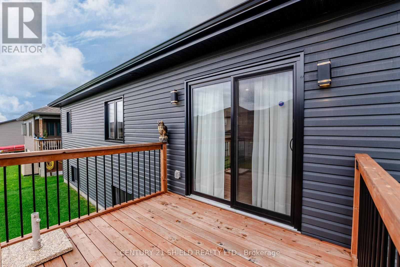 256 GILLIS AVENUE Image 14