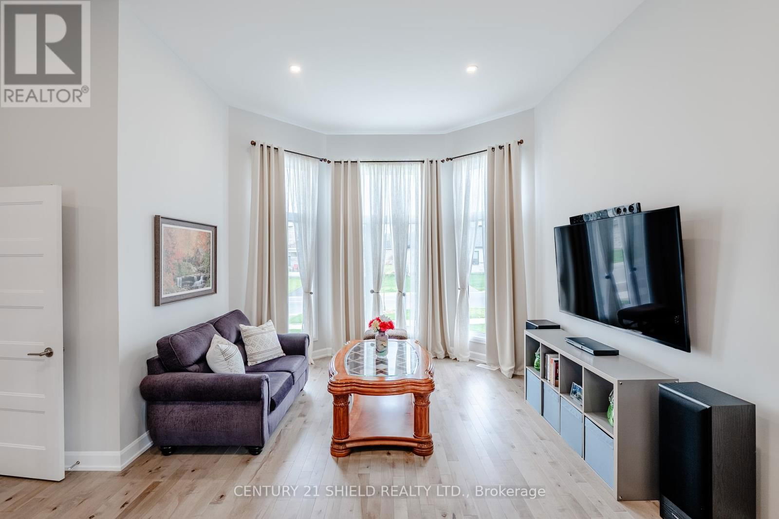 256 GILLIS AVENUE Image 19