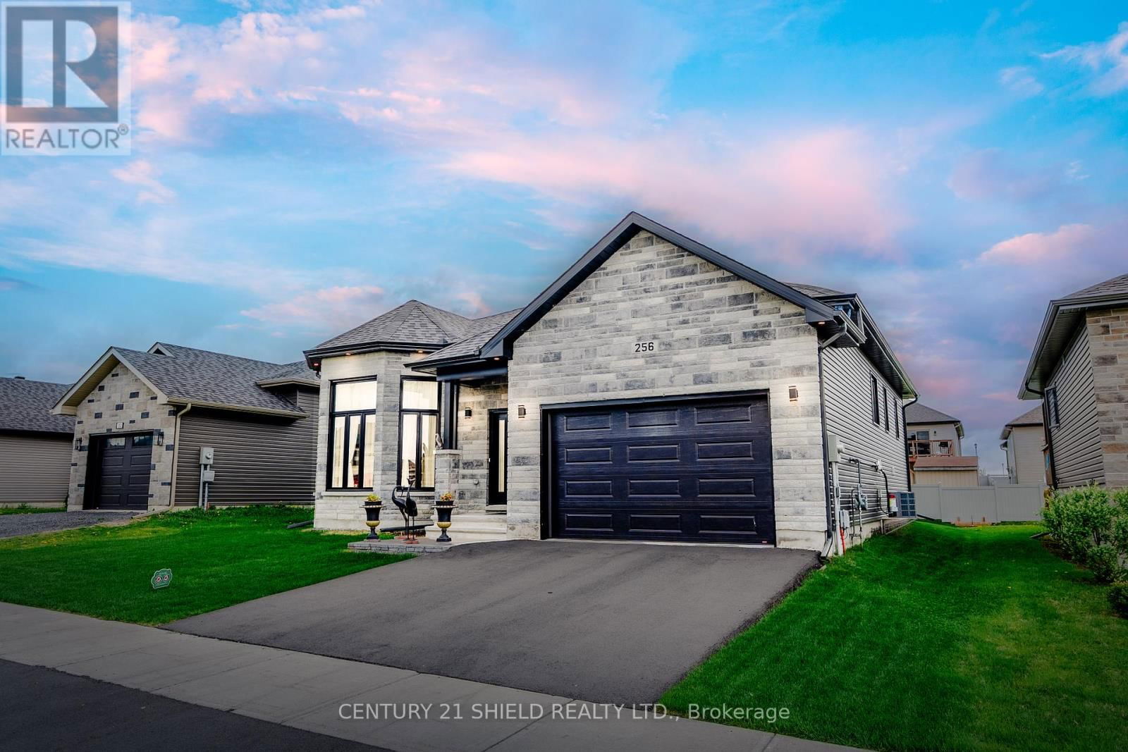 256 GILLIS AVENUE Image 2