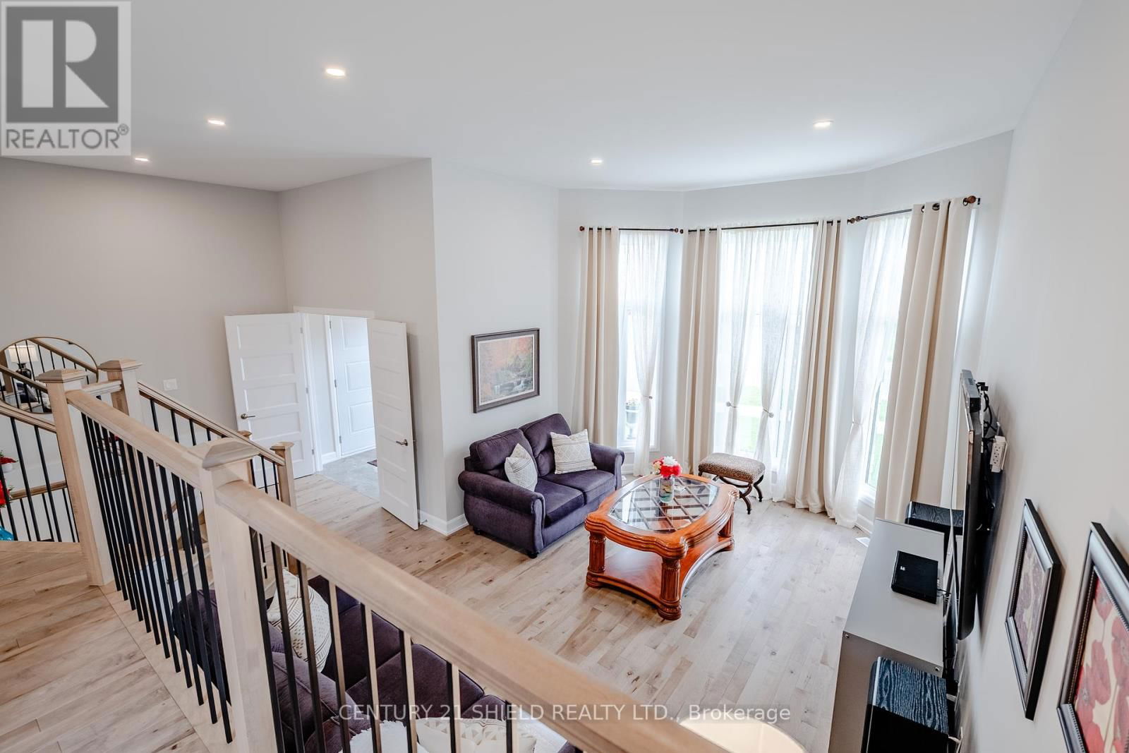 256 GILLIS AVENUE Image 21