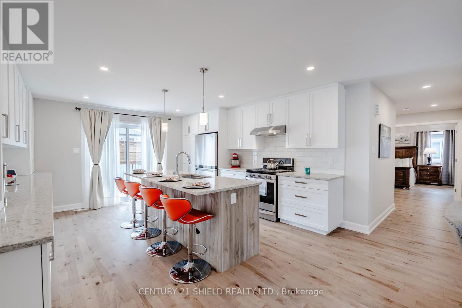 256 GILLIS AVENUE Image 26