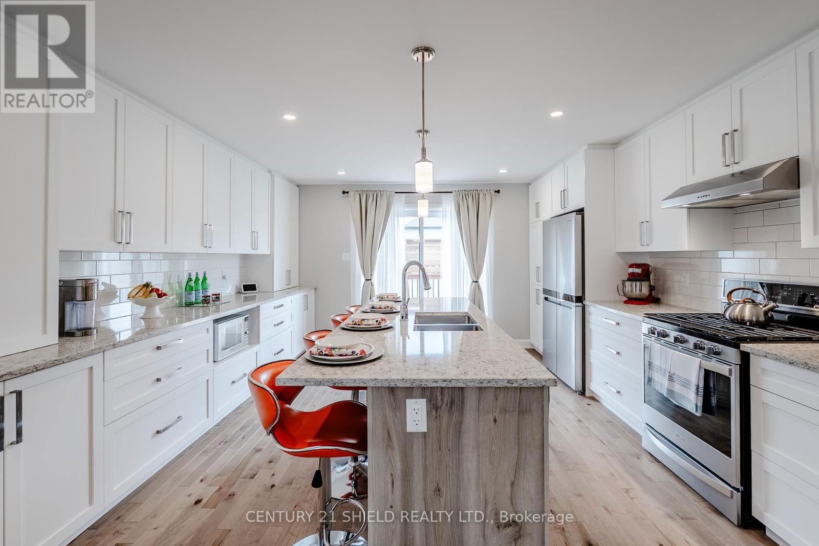 256 GILLIS AVENUE Image 27