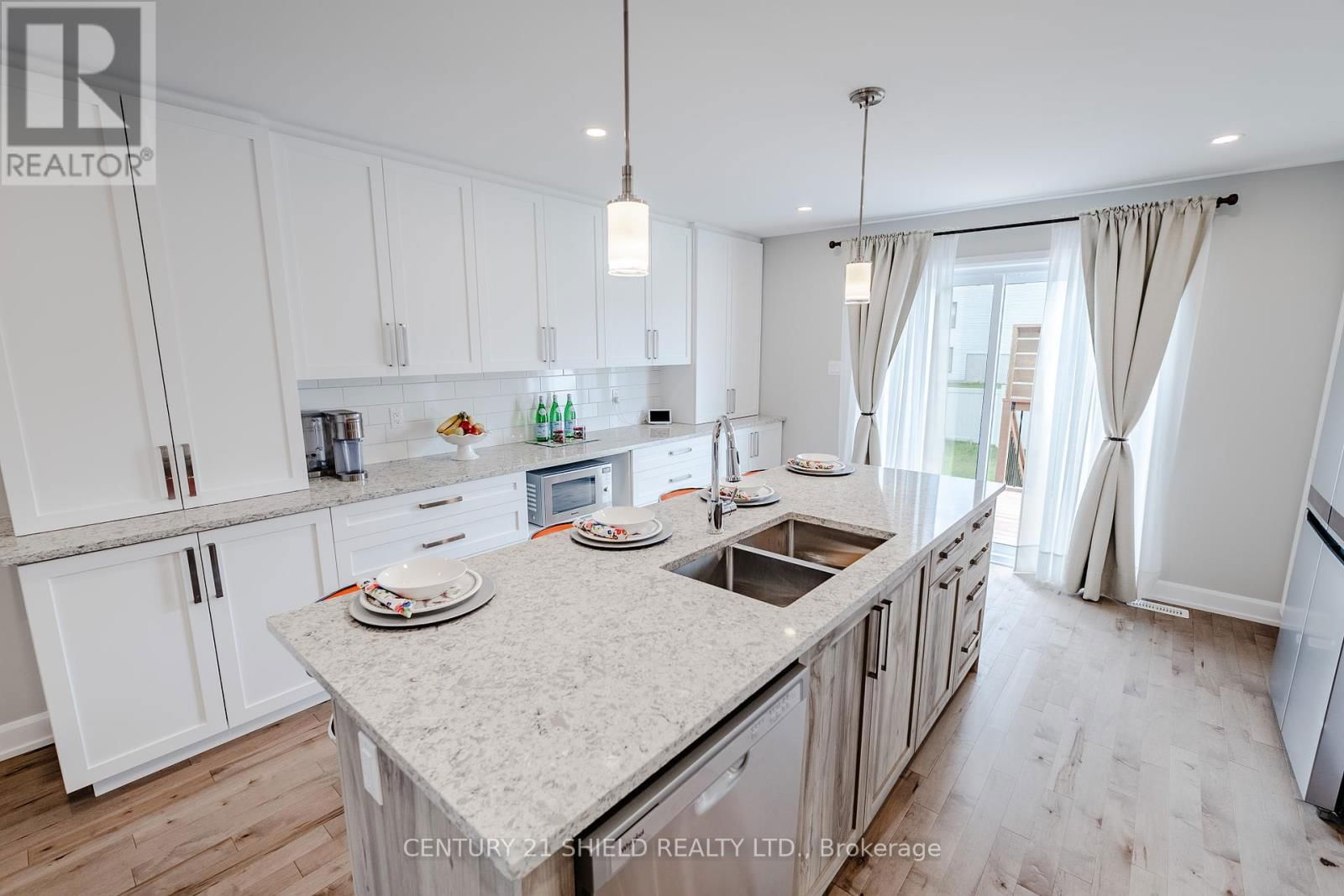 256 GILLIS AVENUE Image 29