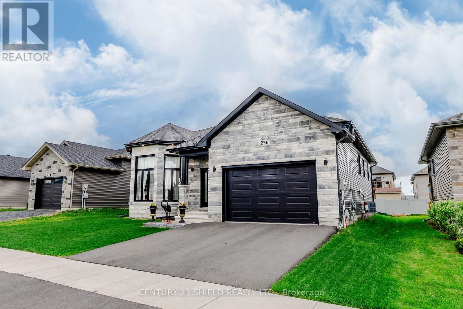 256 GILLIS AVENUE Image 3