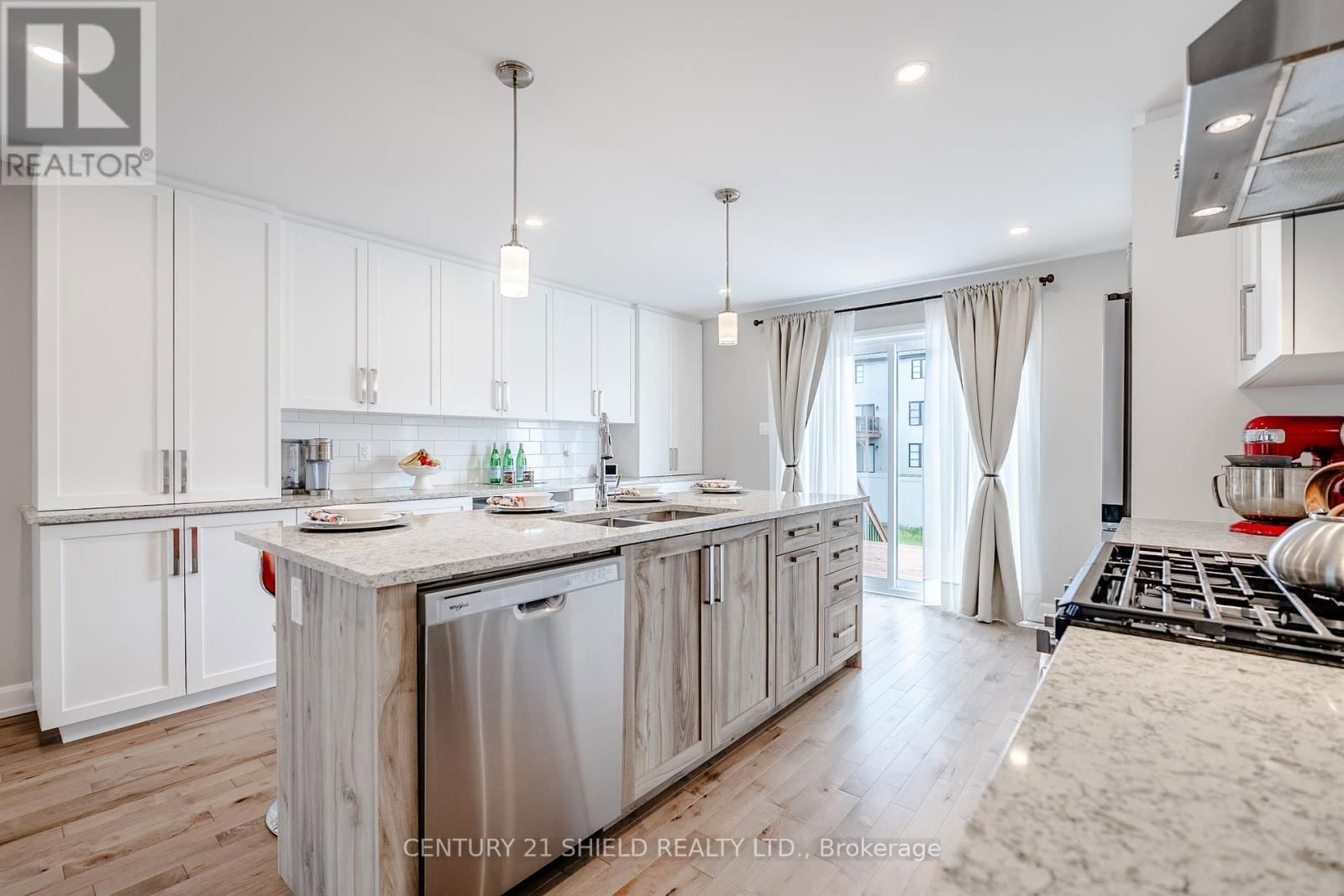 256 GILLIS AVENUE Image 30