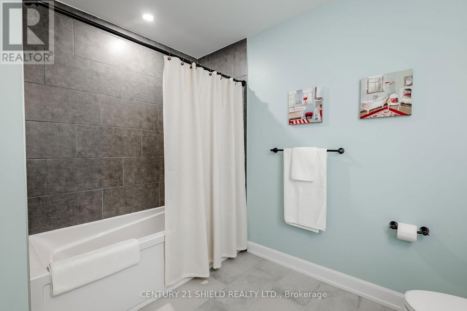 256 GILLIS AVENUE Image 32