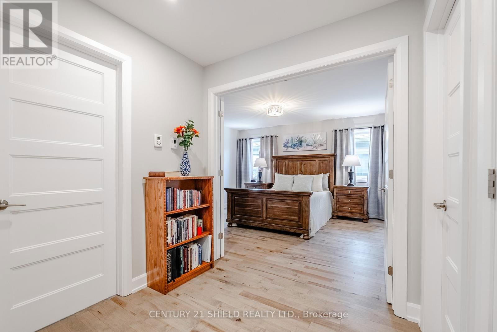 256 GILLIS AVENUE Image 33