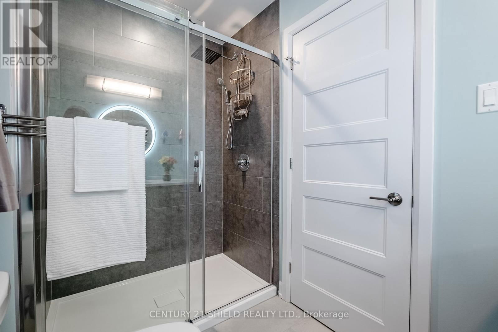 256 GILLIS AVENUE Image 37