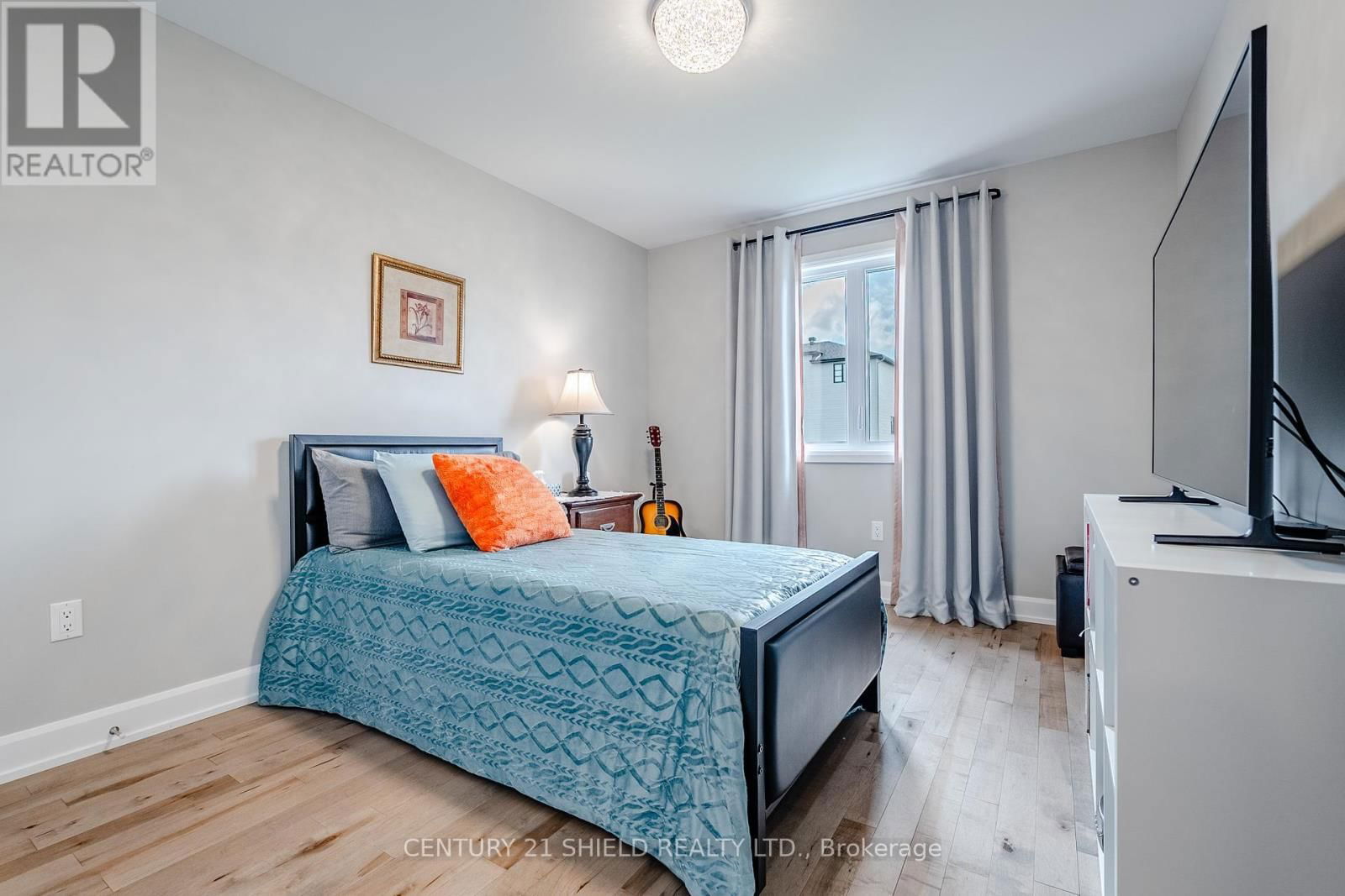 256 GILLIS AVENUE Image 39