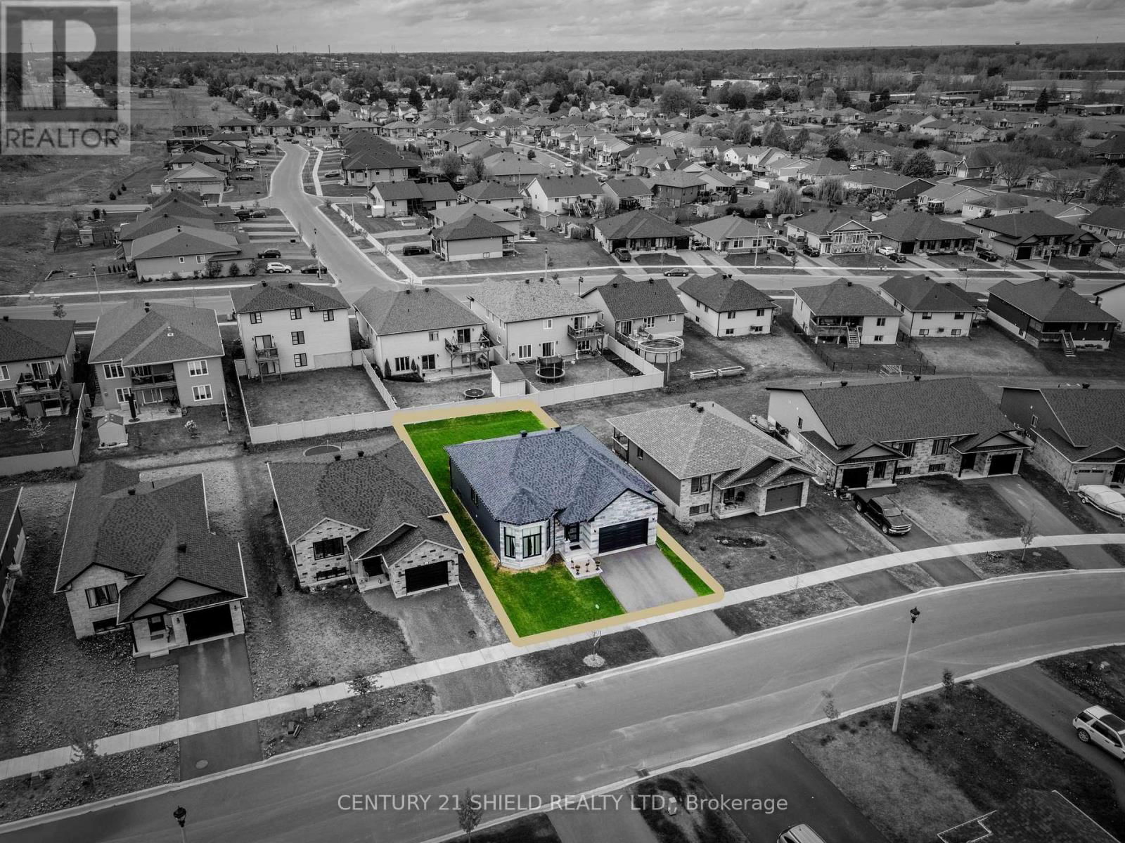 256 GILLIS AVENUE Image 6