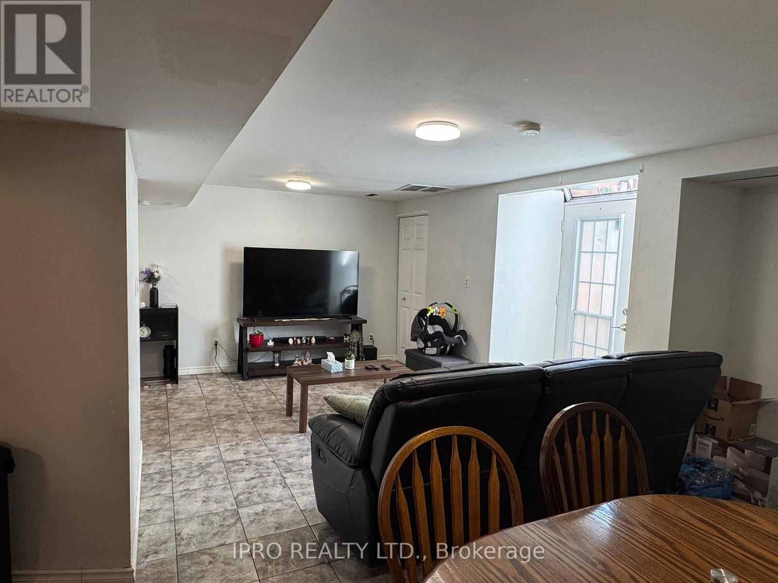 1525 SOUTH PACIFIC AVENUE Image 24