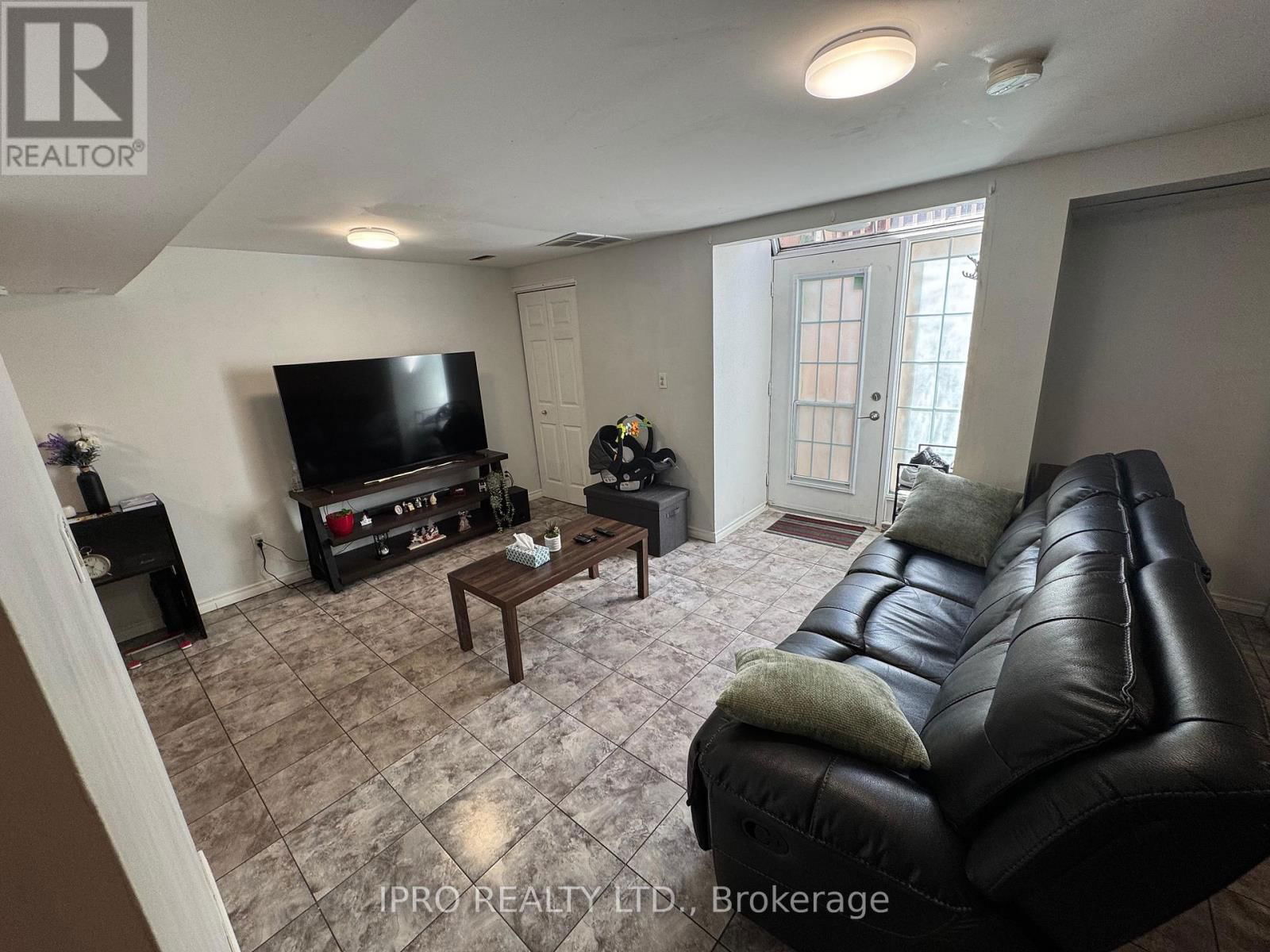 1525 SOUTH PACIFIC AVENUE Image 25