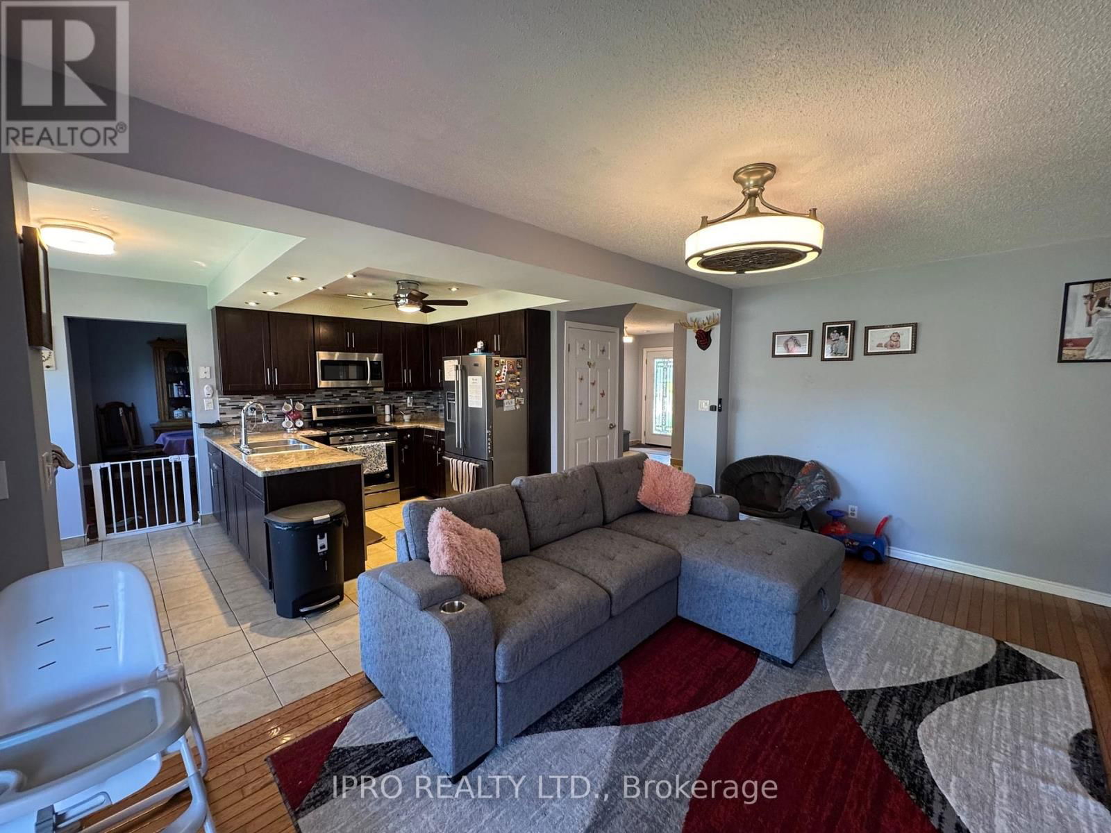 1525 SOUTH PACIFIC AVENUE Image 32