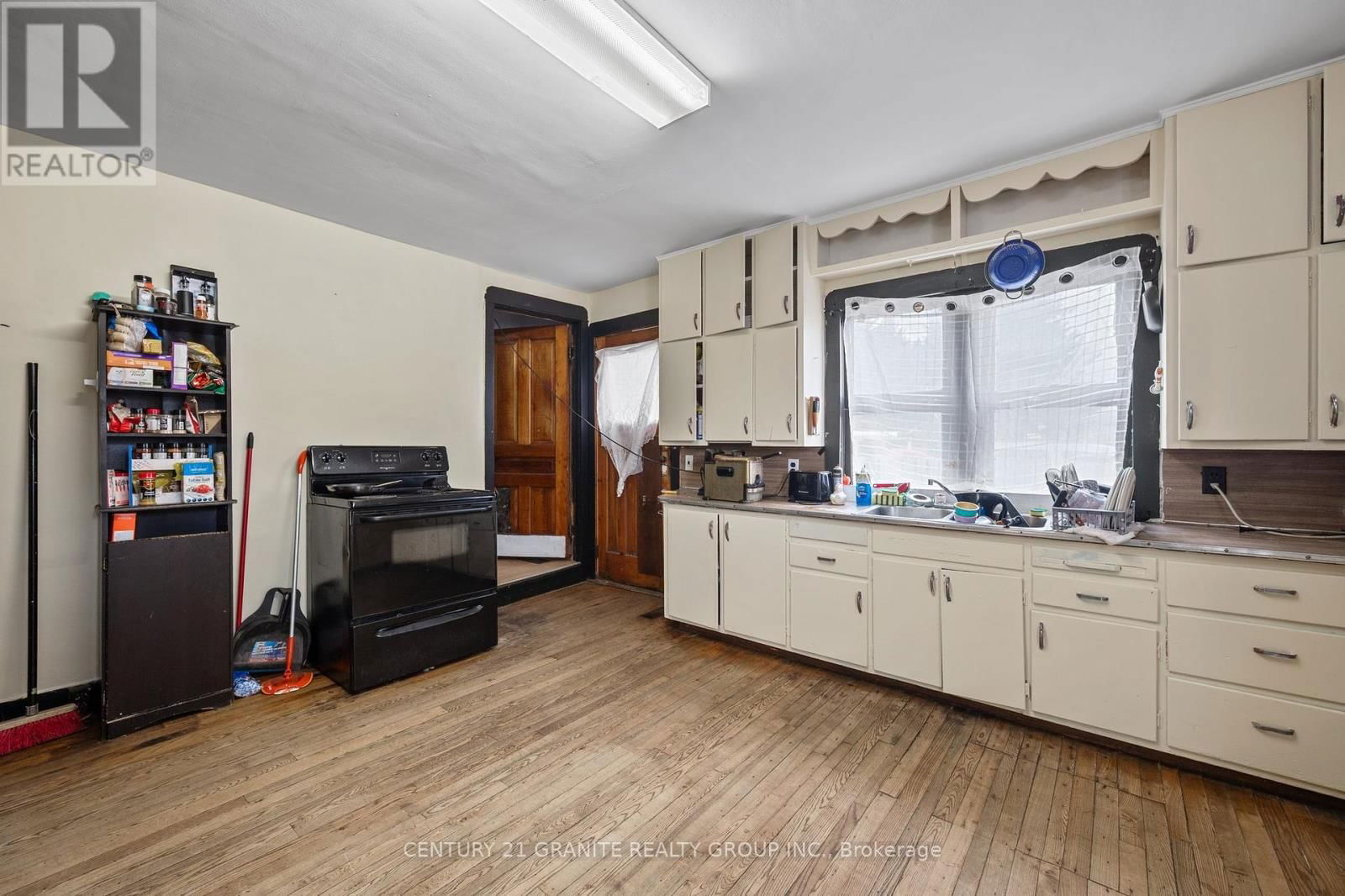 183 HASTINGS STREET NORTH Image 40
