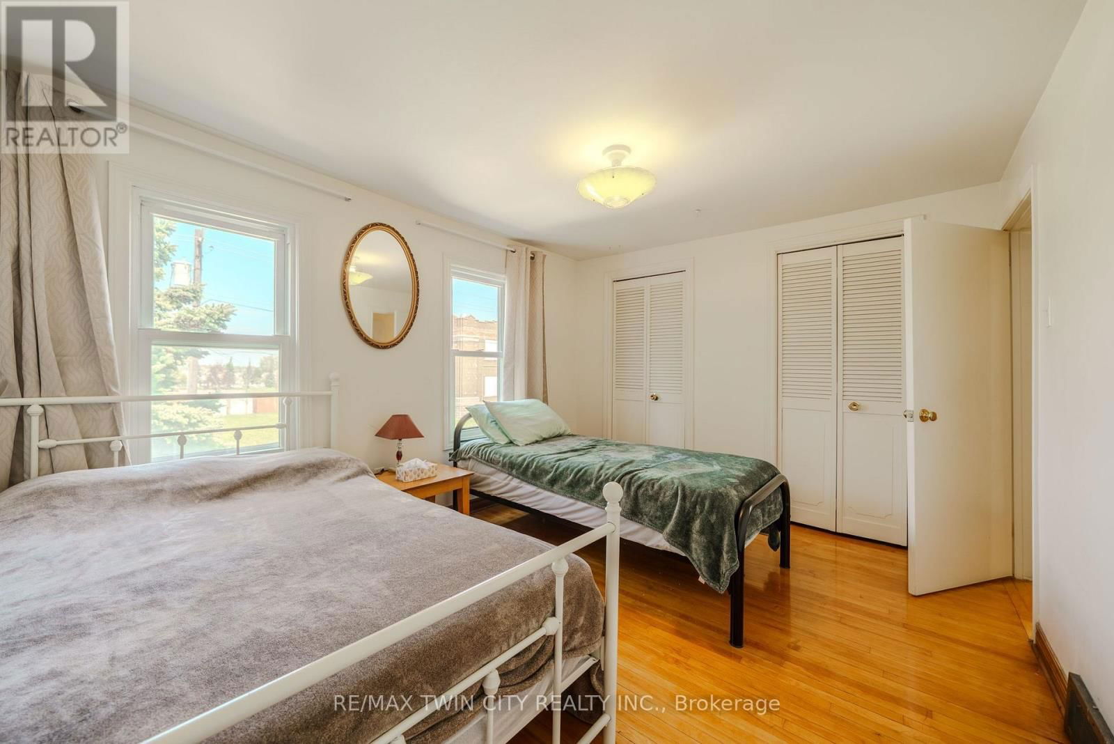 5684 SPRING STREET Image 13