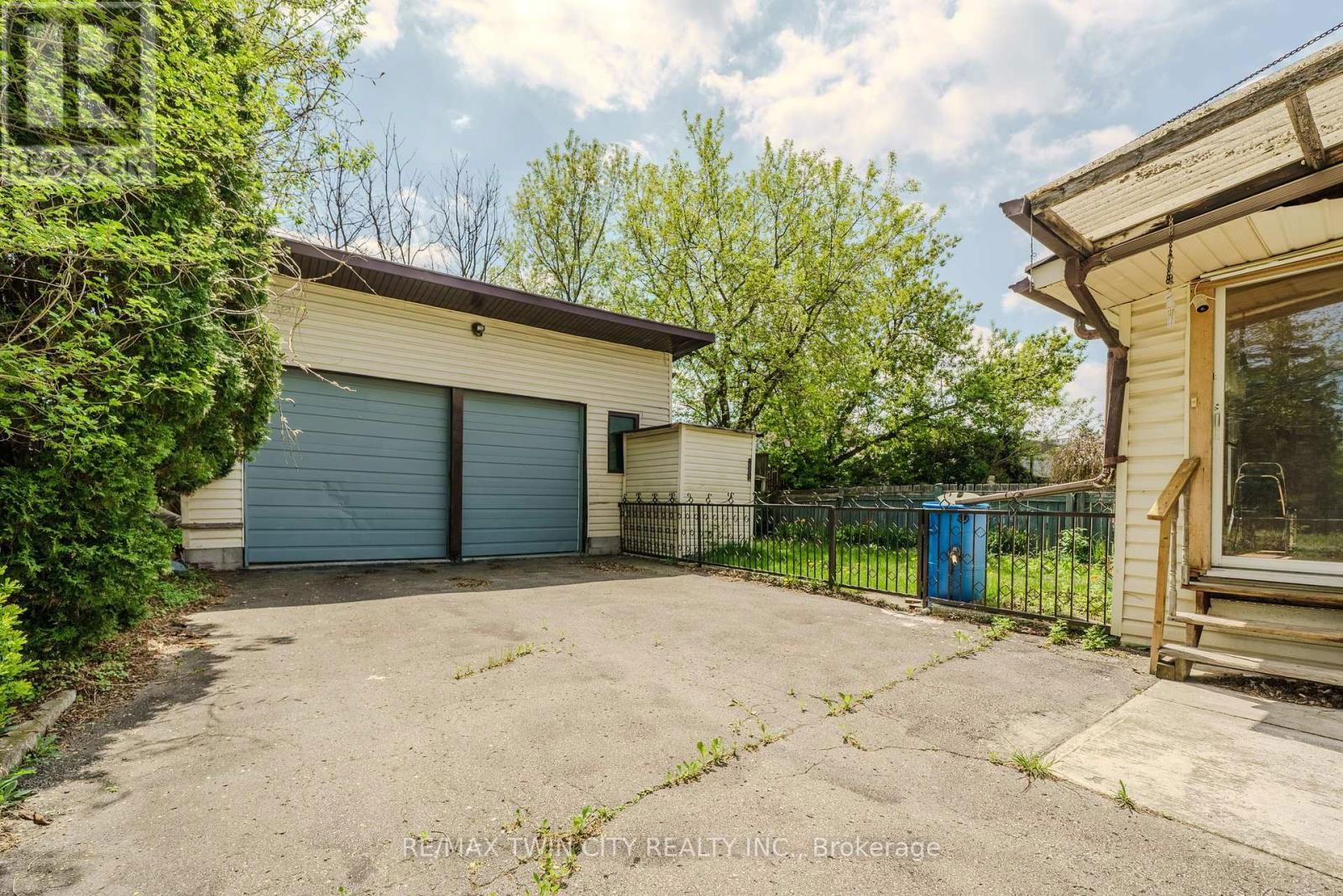 5684 SPRING STREET Image 14