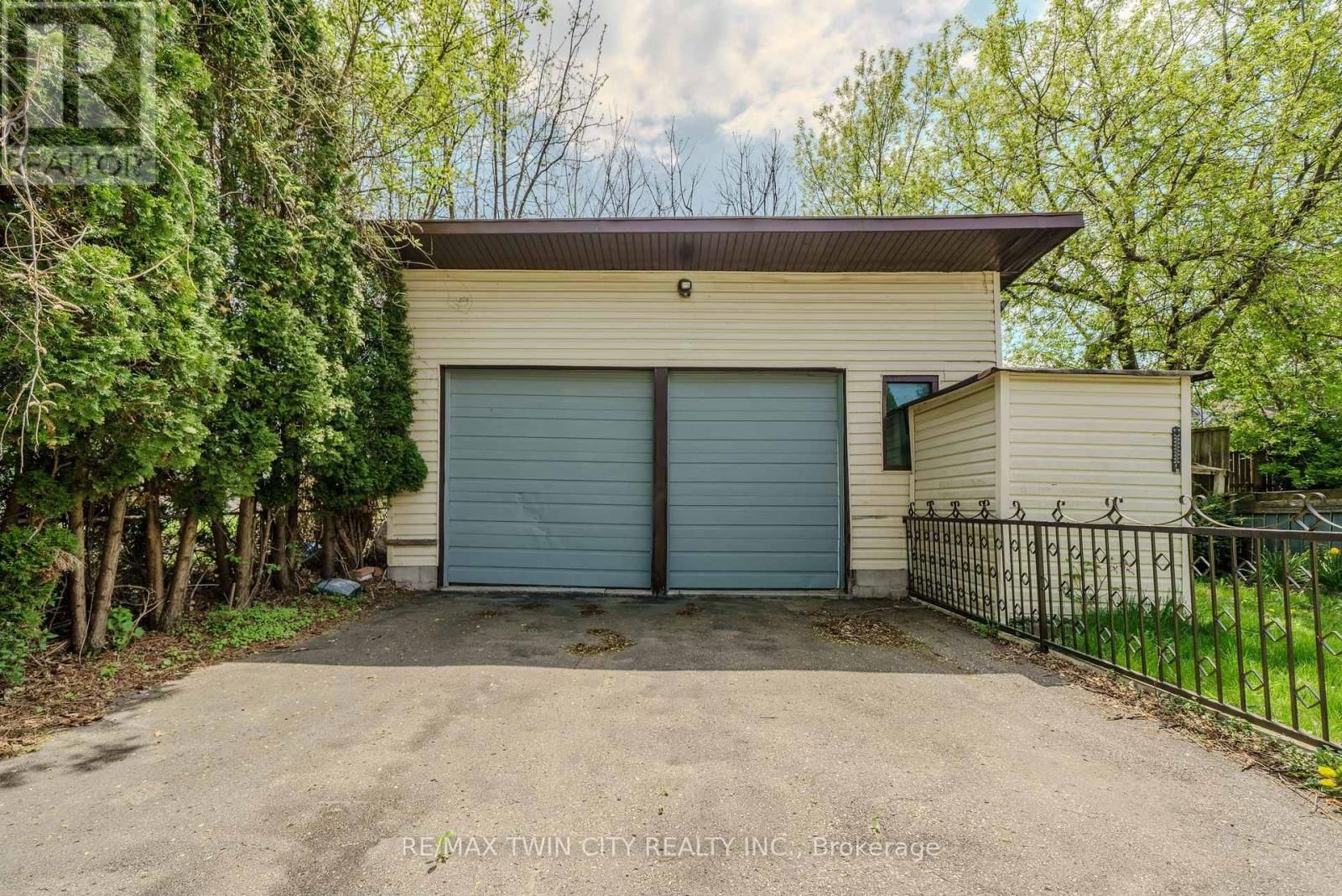 5684 SPRING STREET Image 15