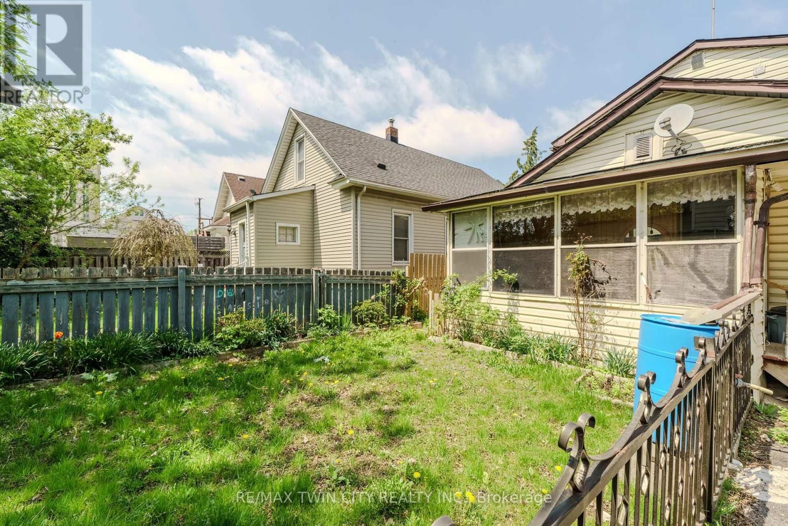 5684 SPRING STREET Image 17
