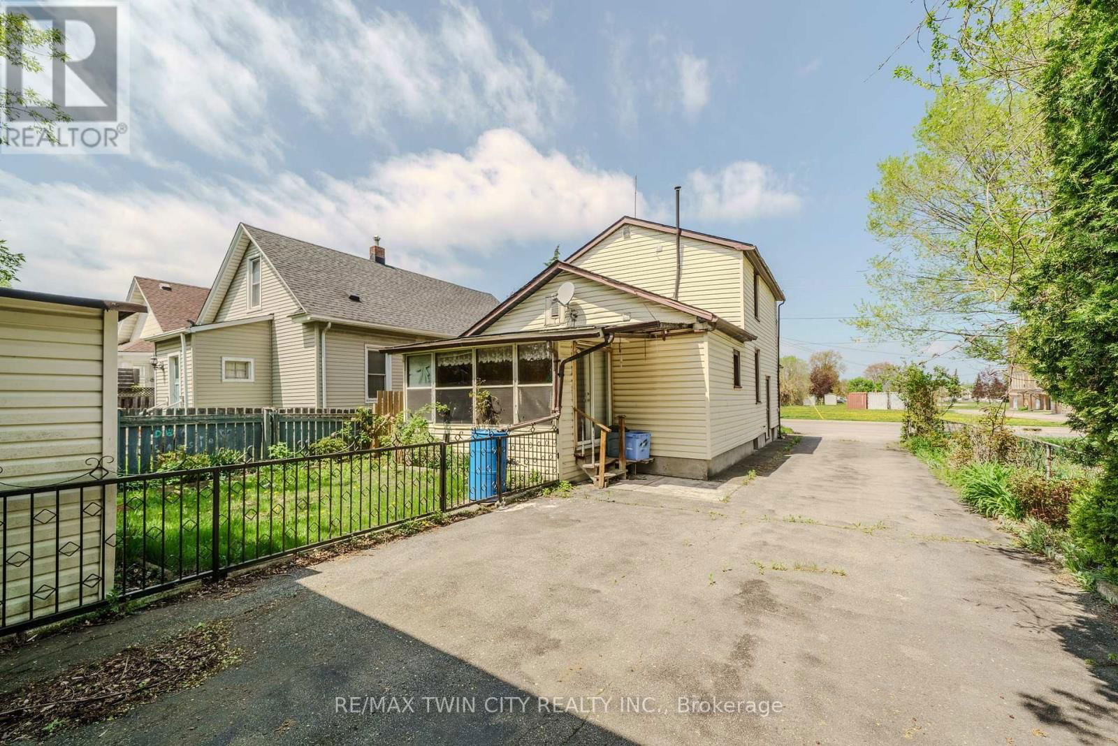 5684 SPRING STREET Image 18