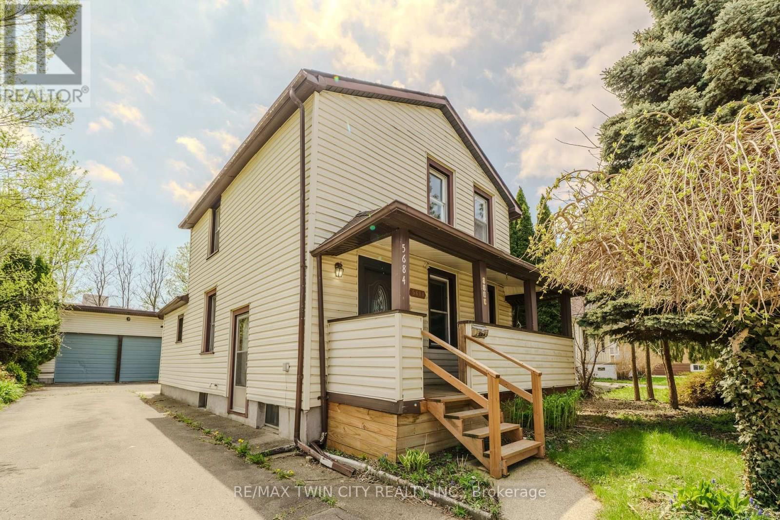 5684 SPRING STREET Image 19