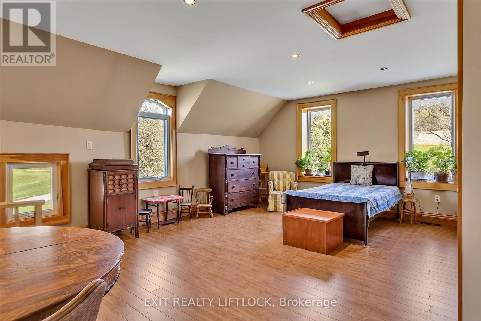 404 MORTON LINE Image 19