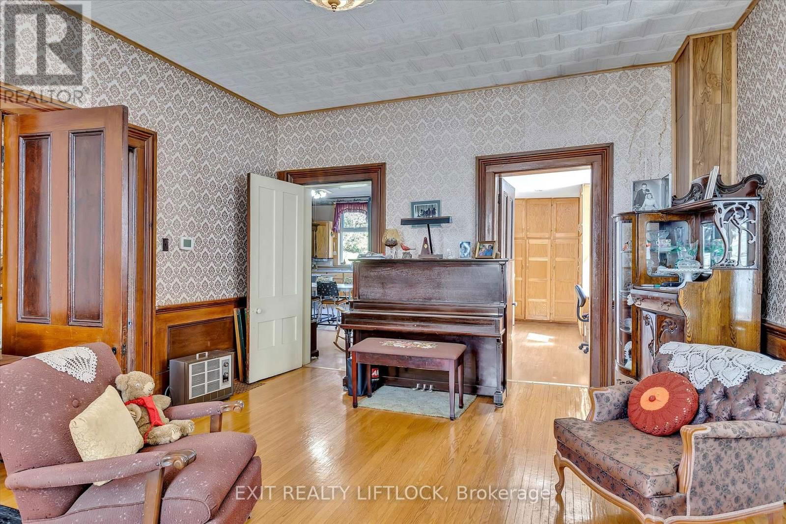 404 MORTON LINE Image 8