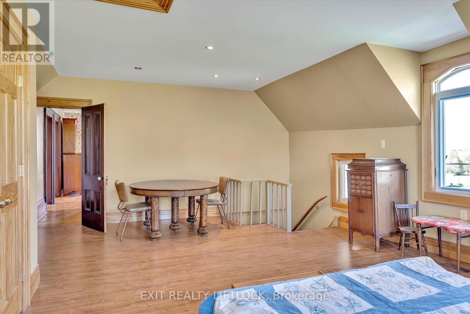 404 MORTON LINE Image 9