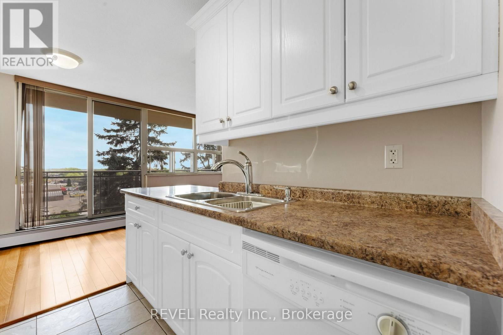 502 - 6390 HUGGINS STREET Image 15