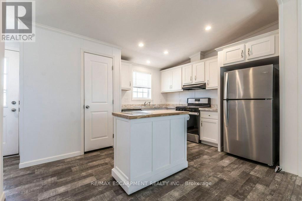 9 HICKORY HOLLOW Image 13