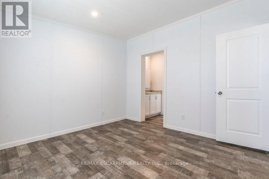 9 HICKORY HOLLOW Image 16
