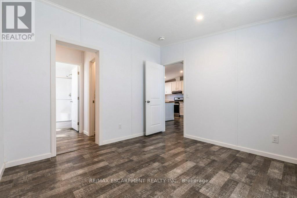 9 HICKORY HOLLOW Image 17