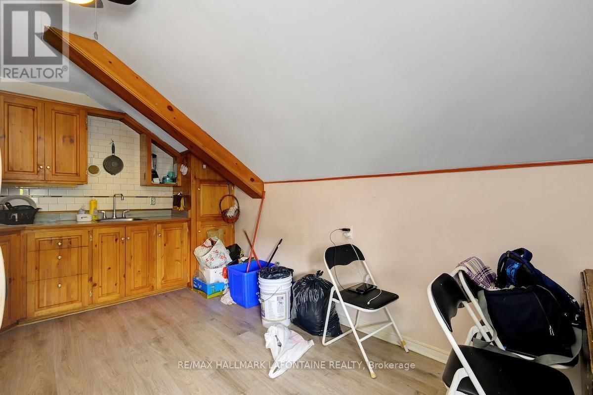 100 GORE STREET EAST Image 40