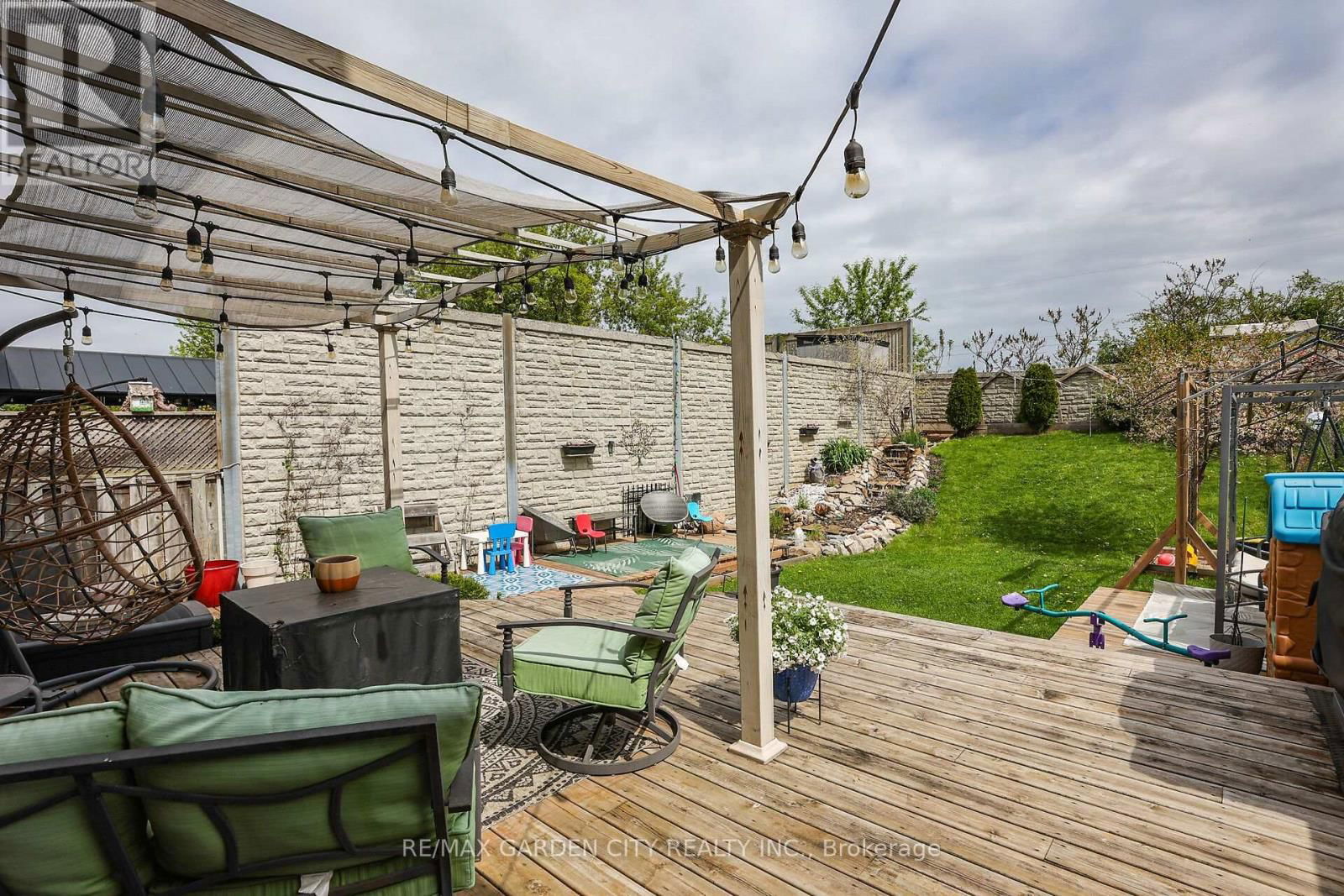 48 MAGNOLIA CRESCENT Image 22