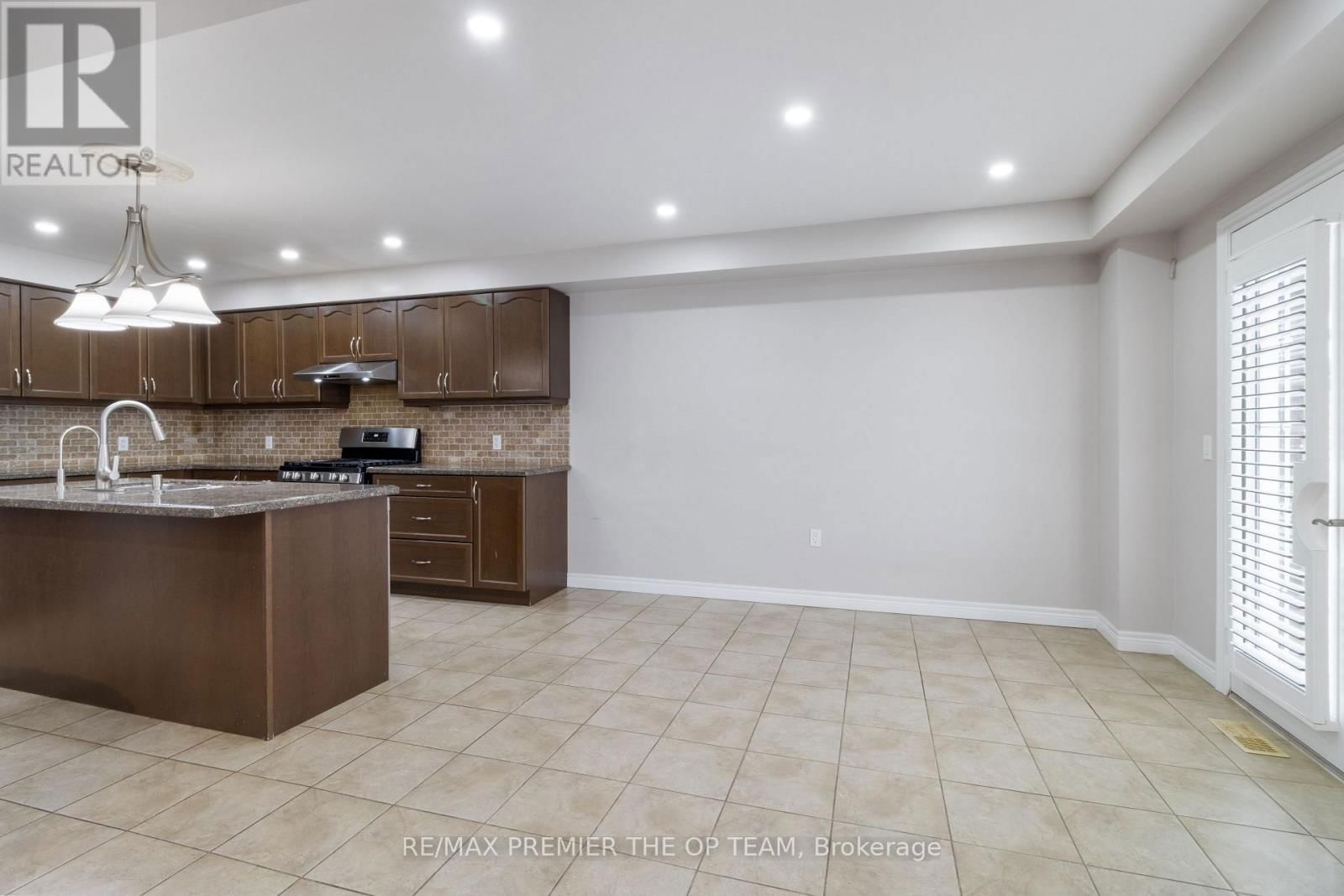 147 PELECH CRESCENT NORTH Image 13