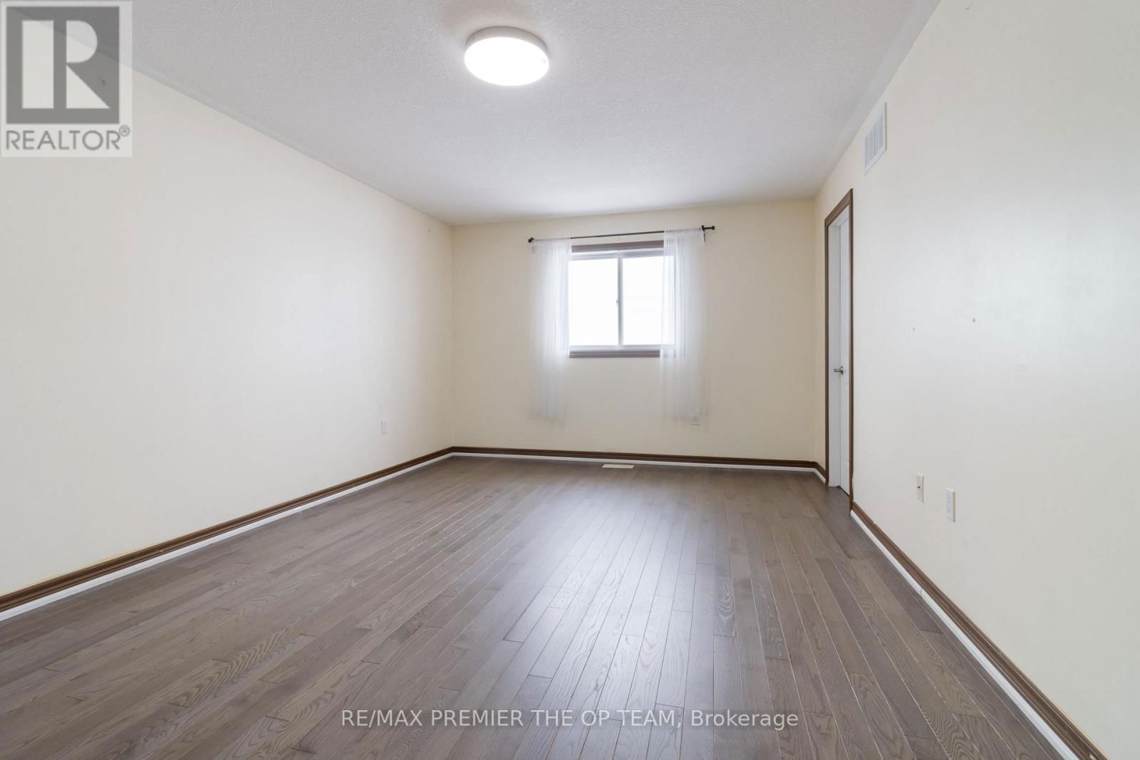 147 PELECH CRESCENT NORTH Image 34