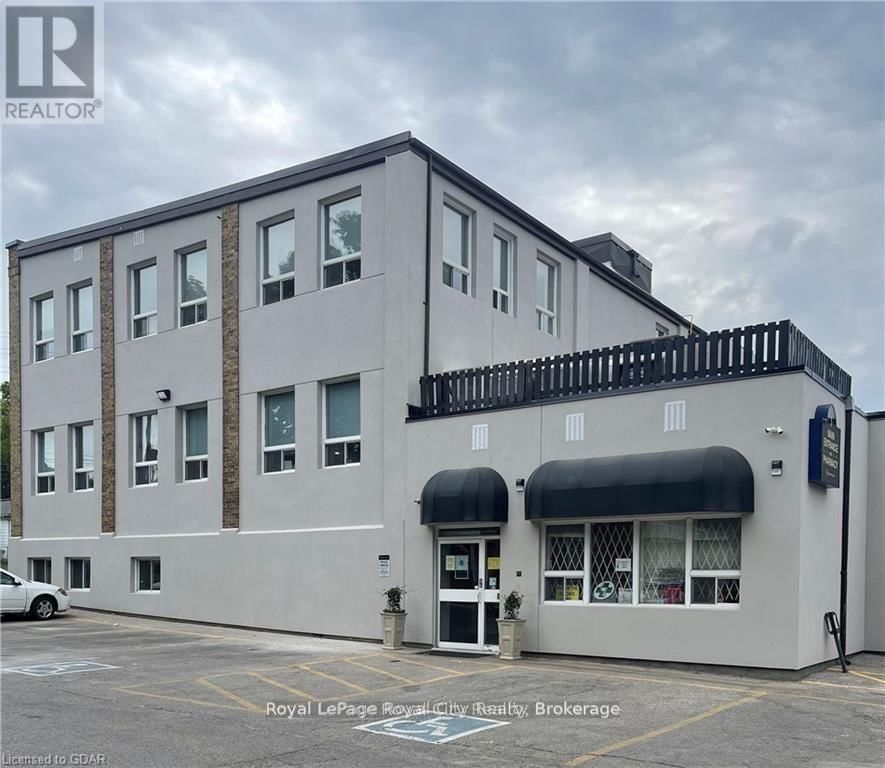 108 - 21 SURREY STREET WEST Image 1