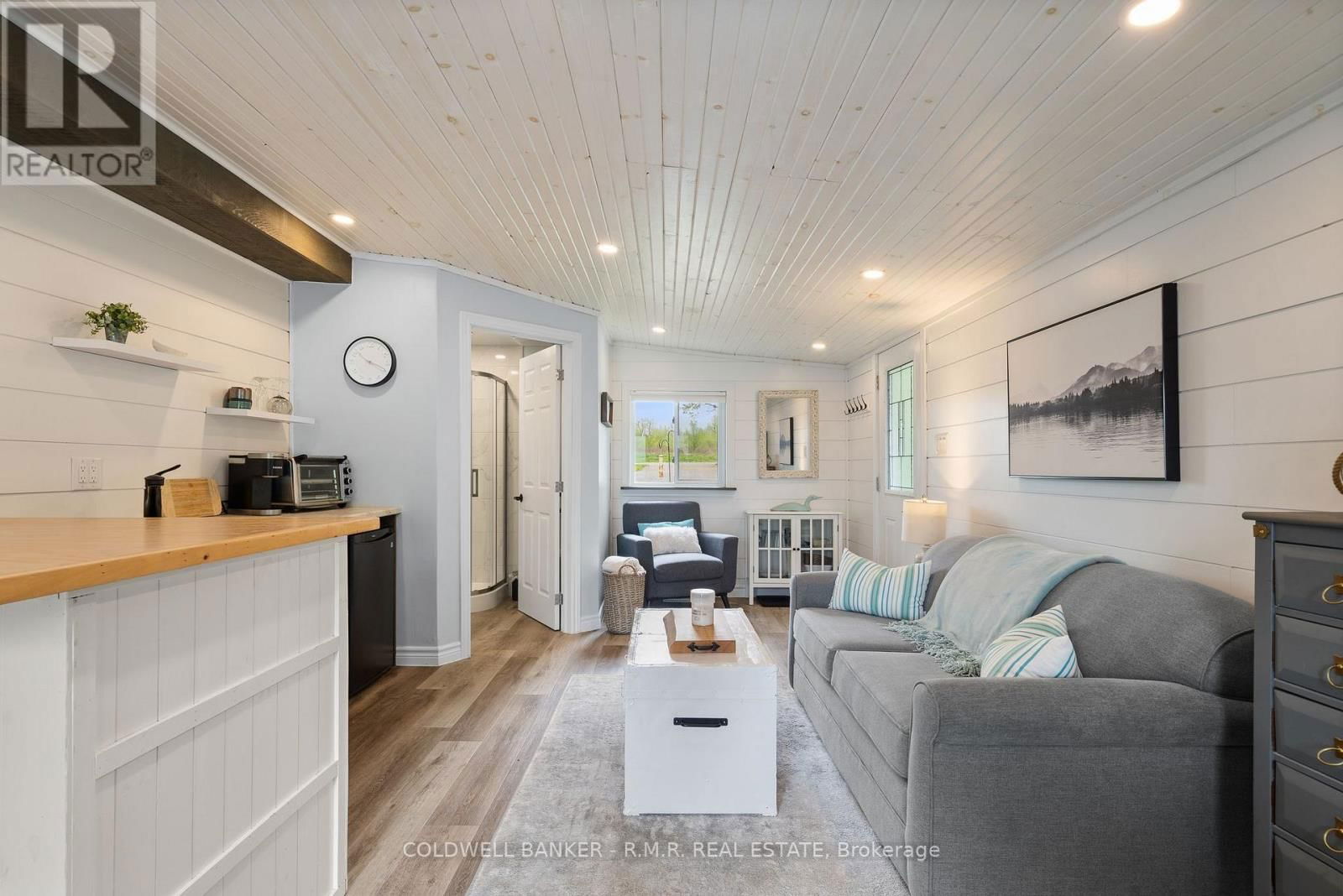 22 ARBOUR STREET Image 32