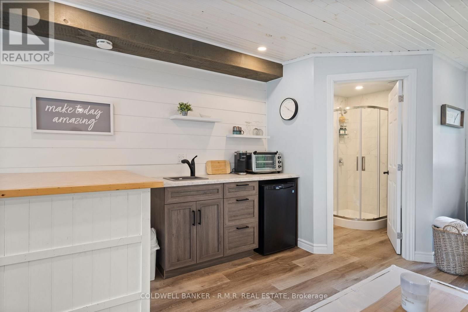 22 ARBOUR STREET Image 34