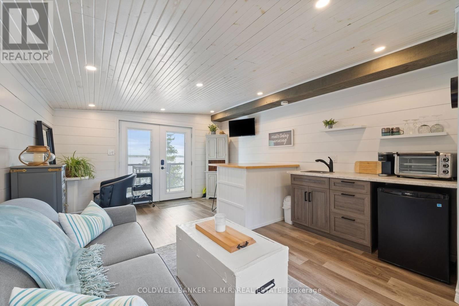 22 ARBOUR STREET Image 35