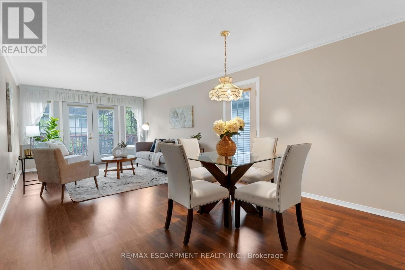 6 VILLAGE DRIVE Image 12