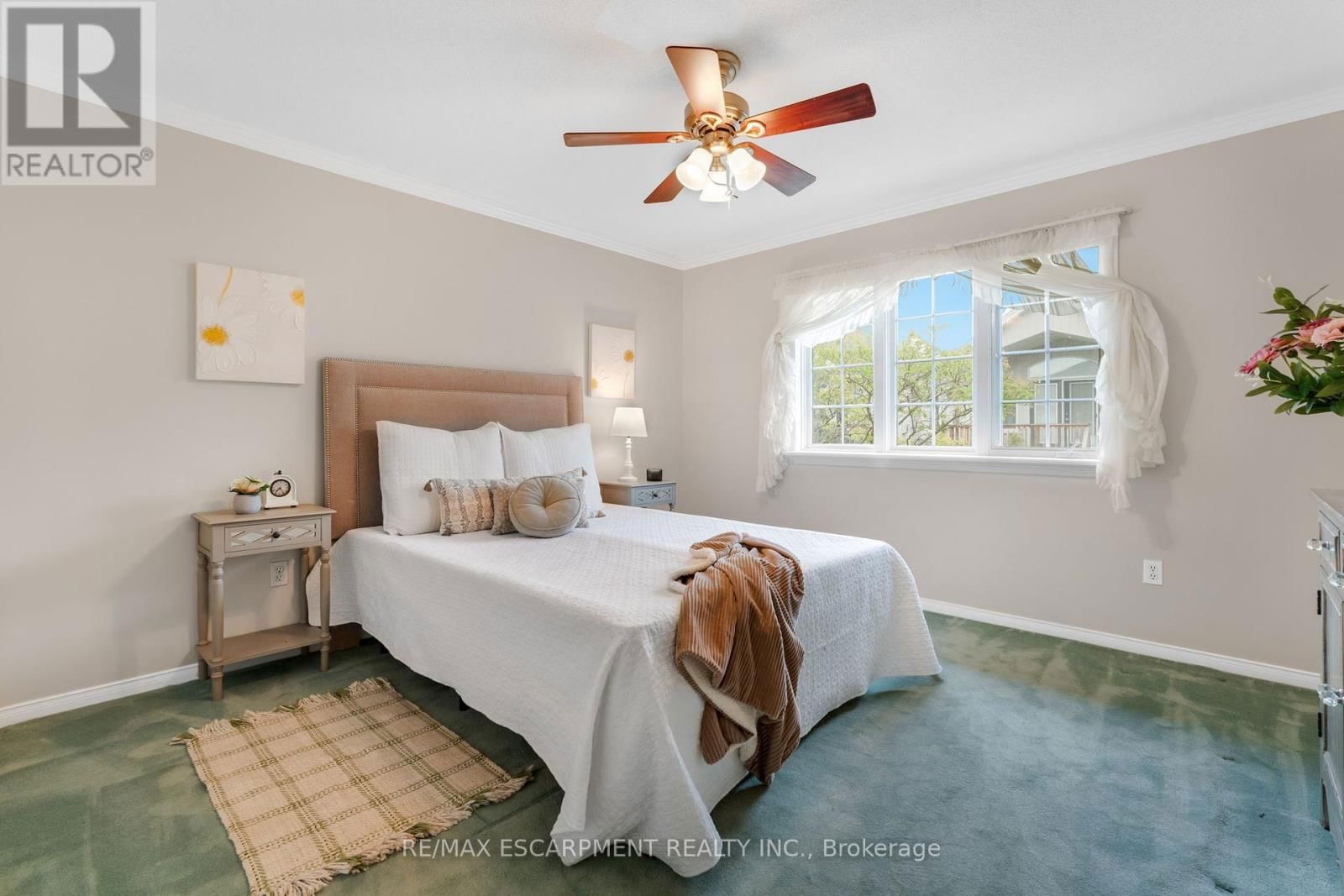 6 VILLAGE DRIVE Image 19