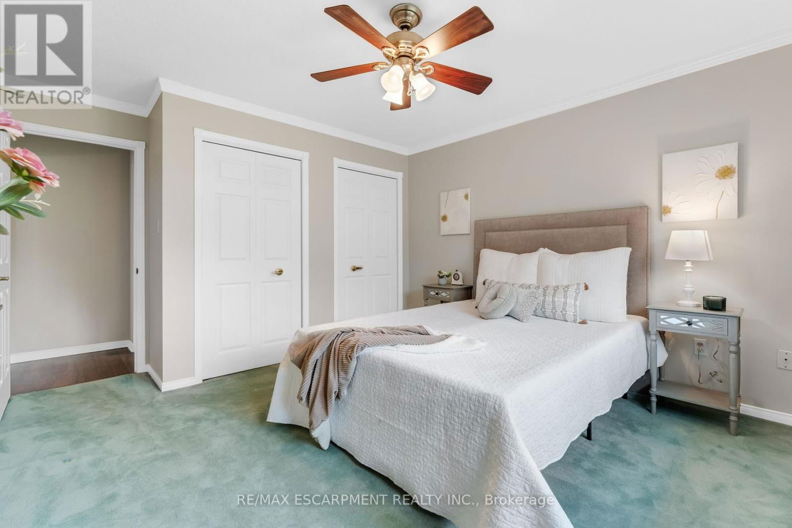 6 VILLAGE DRIVE Image 20