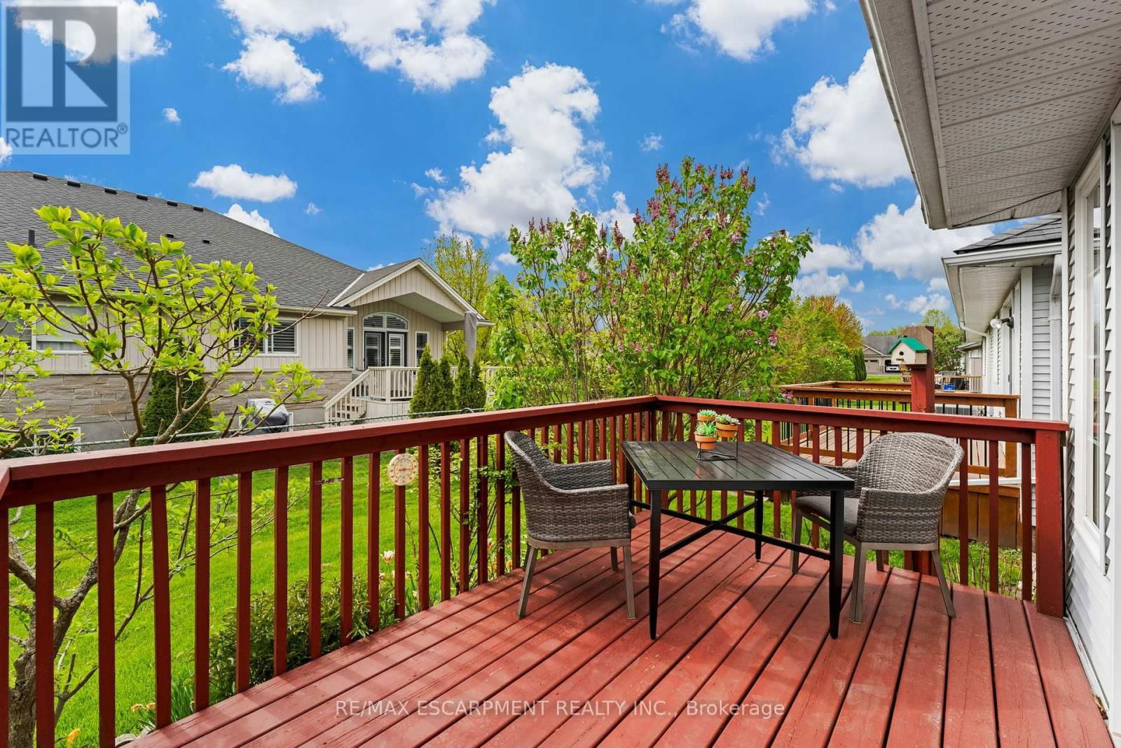 6 VILLAGE DRIVE Image 32