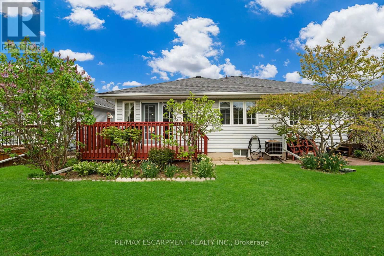 6 VILLAGE DRIVE Image 34