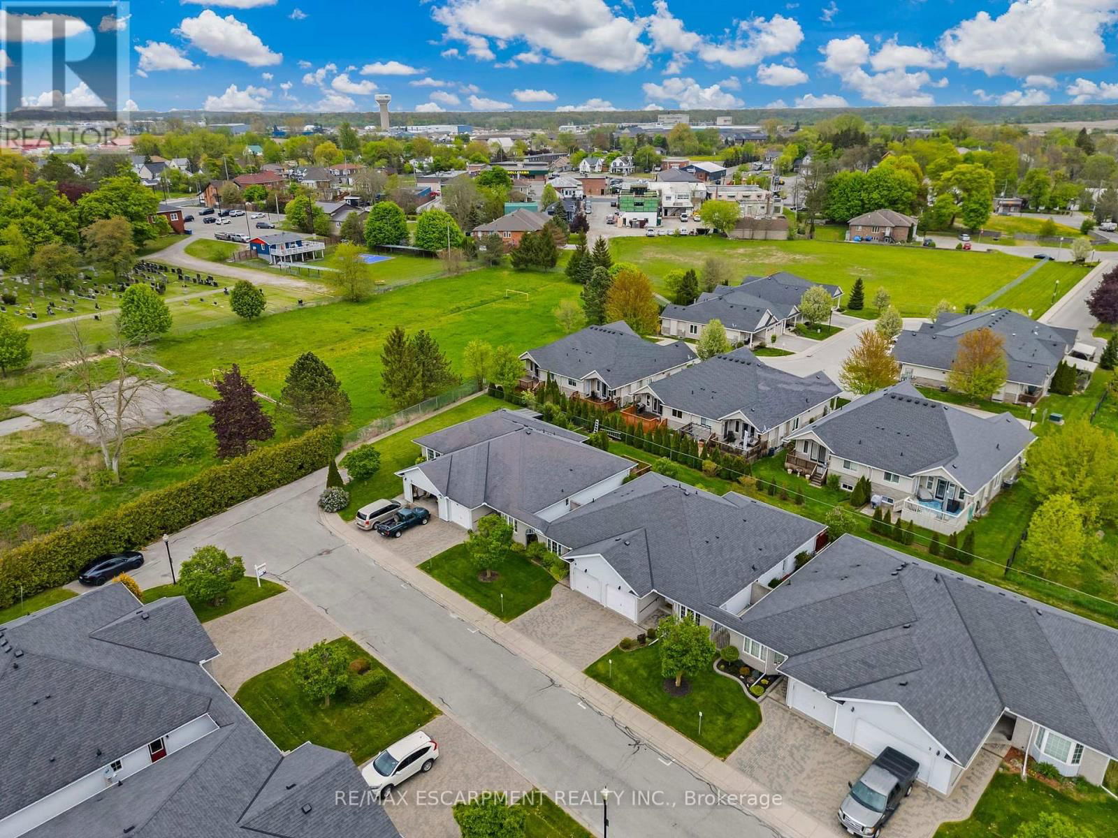 6 VILLAGE DRIVE Image 35