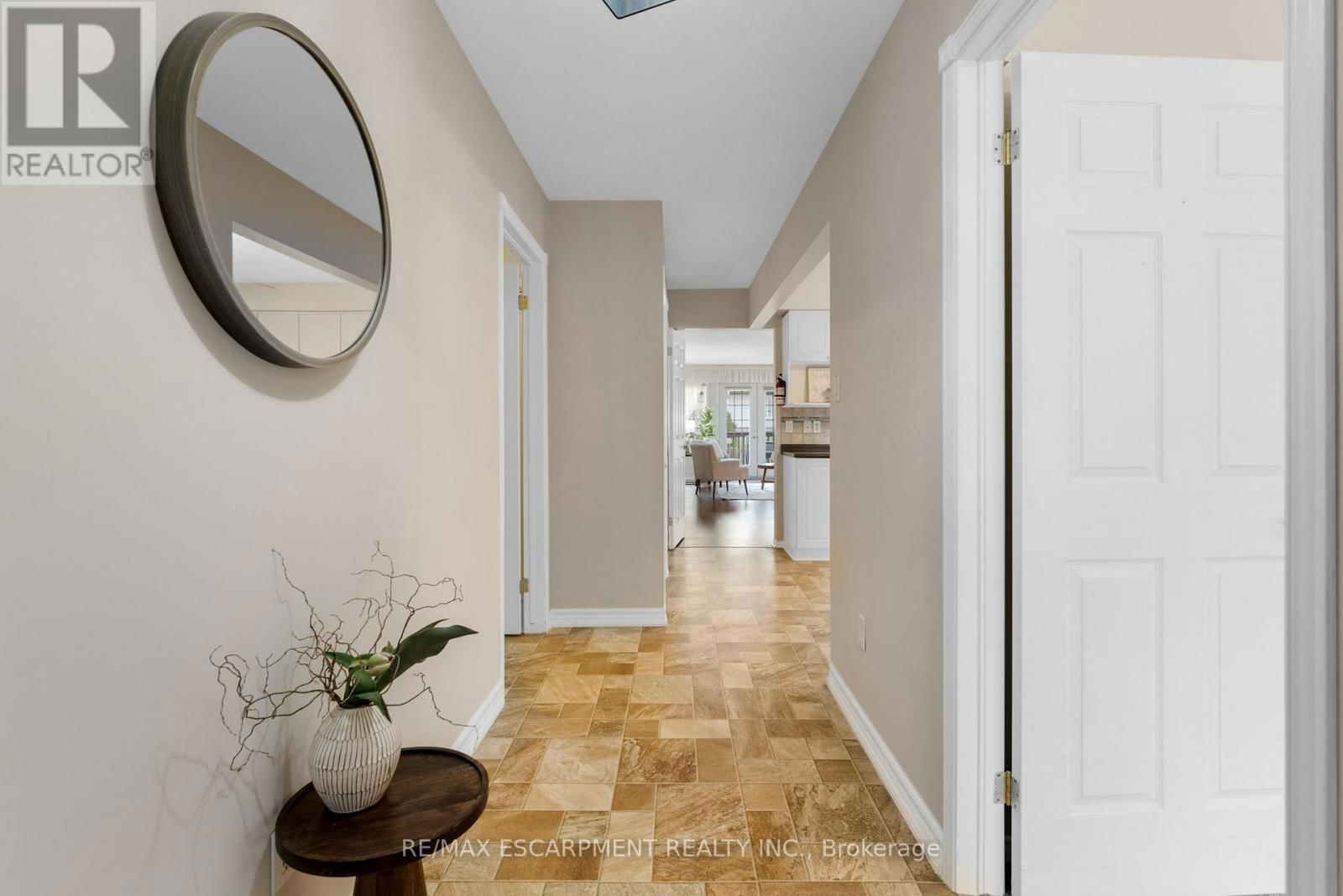 6 VILLAGE DRIVE Image 6