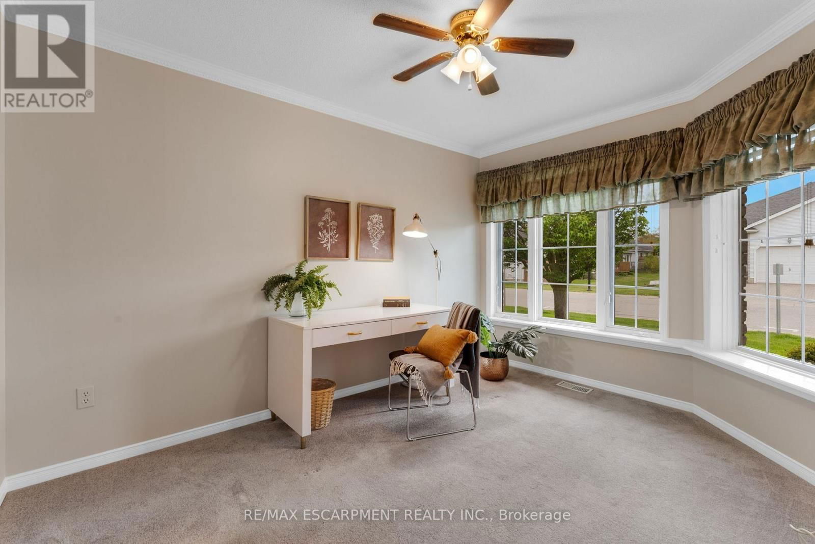 6 VILLAGE DRIVE Image 8