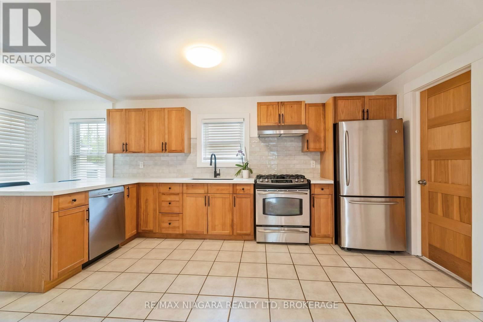 543 VINE STREET Image 12