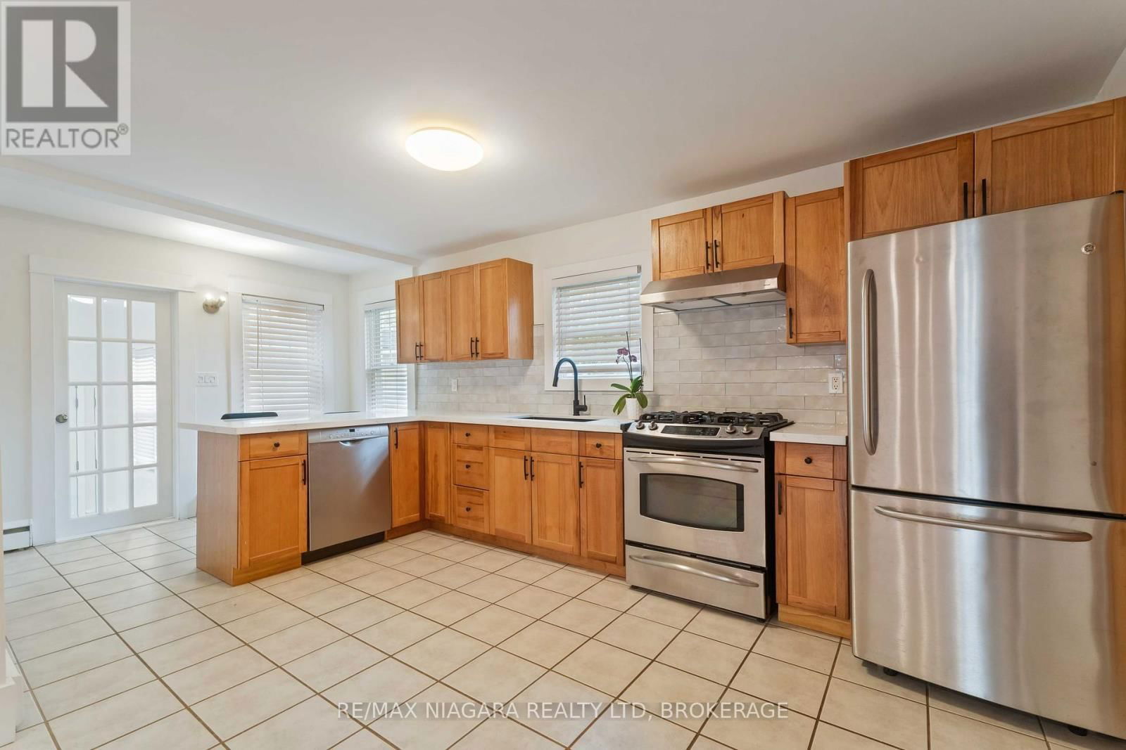 543 VINE STREET Image 13